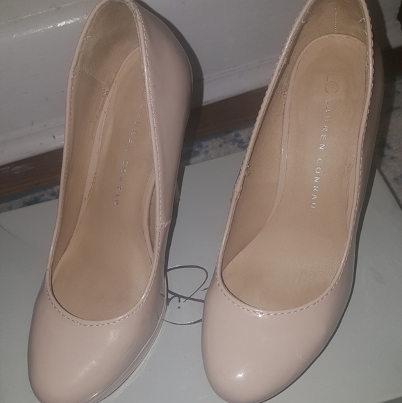 7 1/2 Blush/Nude Heels - Picture 2 of 4